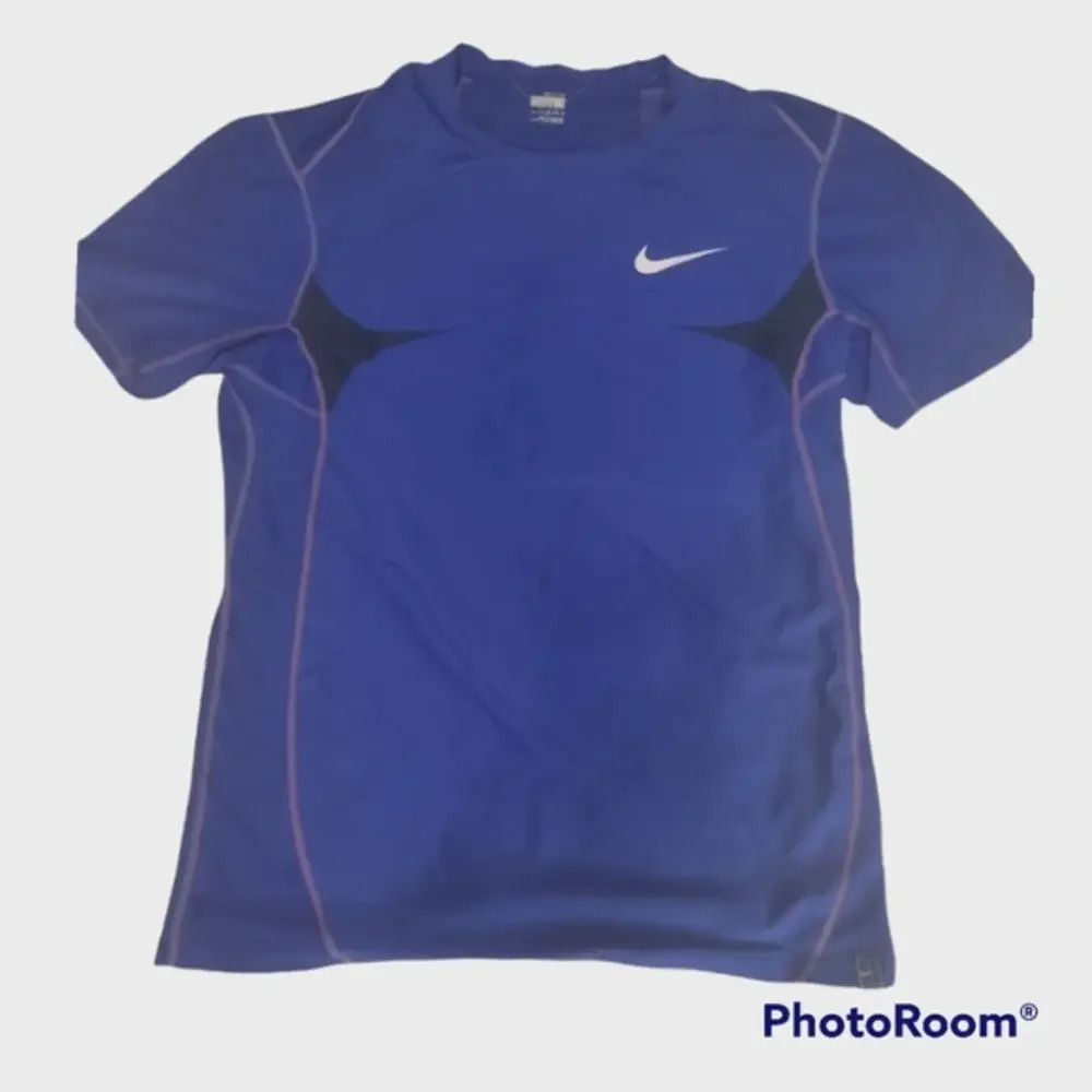 NIKE Dri-Fit short sleeve athletic shirt size medium